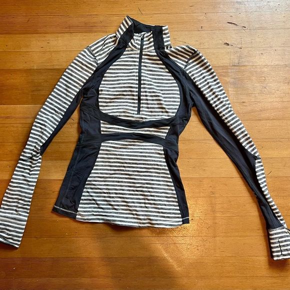 Lululemon Run Hills pullover, size 4 - Picture 8 of 8